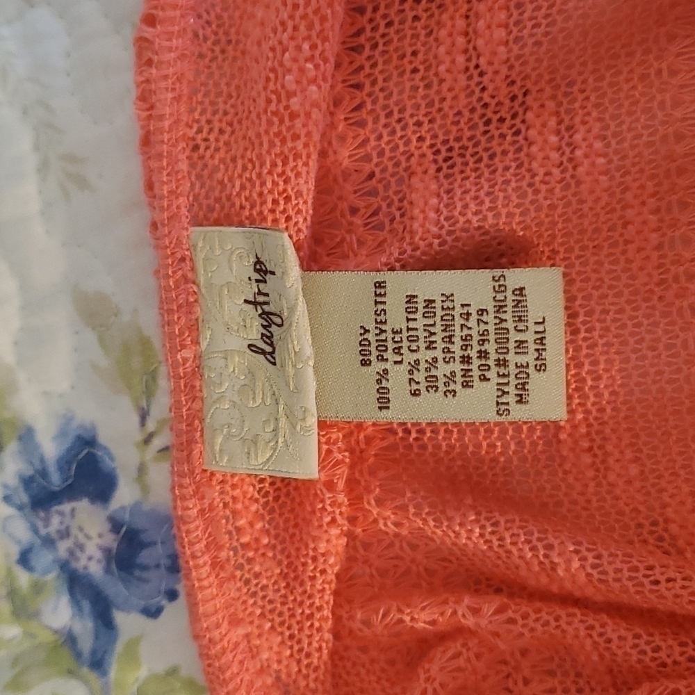 5/$25 Day Trip Corral knit Small Shirt box 38 - Picture 2 of 6